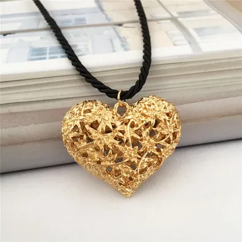 2023 Летнее ожерелье с сердечком любви для женщин Модные золотые подвески с полым сердечком, ожерелья, подарочные украшения для девочек