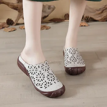 2023 Летняя новая женская обувь на плоской подошве, повседневные сандалии-шлепанцы из искусственной кожи с выдалбливанием 6